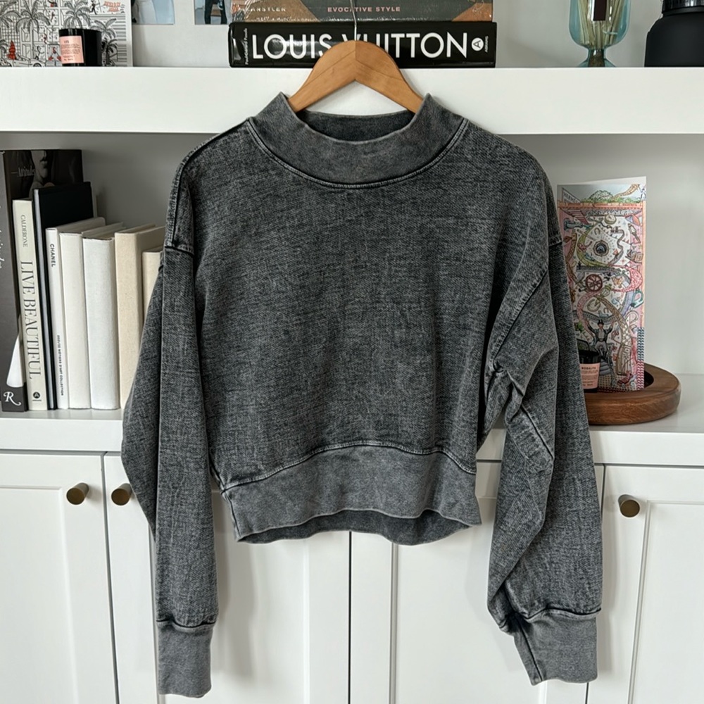 TALENTLESS SMALL MOCKNECK SWEATSHIRT ACID WASH BLACK